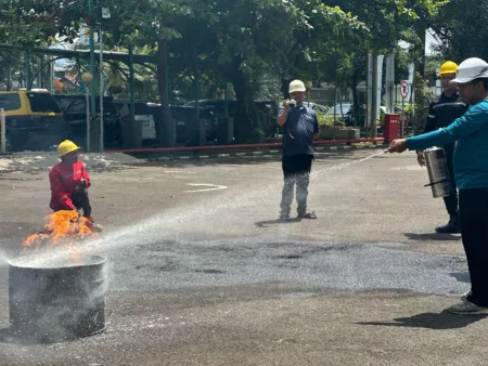 PT PLN (Persero) UP3 Bandung dan PT Famindo Alfa Spektrum Teknologi Adakan Simulasi Kebakaran dan Penggunaan APAR Bersama PT PLN (Persero) UP3 Bandung dan PT Famindo Alfa Spektrum Teknologi Adakan Simulasi Kebakaran dan Penggunaan APAR Bersama