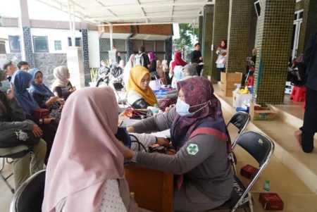 PWRI dan DWP Garut Gelar Donor Darah untuk Kemanusiaan PWRI dan DWP Garut Gelar Donor Darah untuk Kemanusiaan