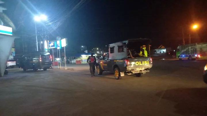 Petugas Gabungan Di Kota Tasikmalaya Gelar Patroli Malam.