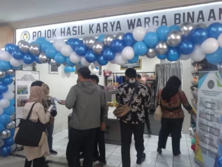 Pojok Hasil Karya Warga Binaan Lapas Diresmikan di Pasar Baru Bandung Pojok Hasil Karya Warga Binaan Lapas Diresmikan di Pasar Baru Bandung
