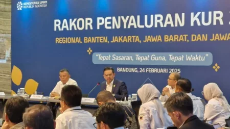 Menteri UMKM Targetkan Penyaluran KUR 2025 Sebesar Rp 300 Triliun apat koordinasi penyaluran KUR 2025 regional Banten, Jakarta, Jabar, dan Jateng. Acara berlangsung di Kantor BJB, Jalan Naripan, Kota Bandung