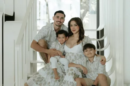 Potret Gemas Hagia Anak Perempuan Jessica Iskandar Potret Gemas Hagia Anak Perempuan Jessica Iskandar (@inijedar)