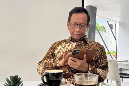 Mahfud MD Buka Suara Tentang Lagu Sukatani ‘Bayar, Bayar, Bayar’ Mahfud MD Buka Suara Tentang Lagu Sukatani ‘Bayar, Bayar, Bayar’ (@ohmahfudmd)