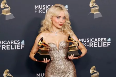 Sabrina Carpenter Memenangkan Grammy Pertamanya Sabrina Carpenter Memenangkan Grammy Pertamanya (@sabrinacarpenter)
