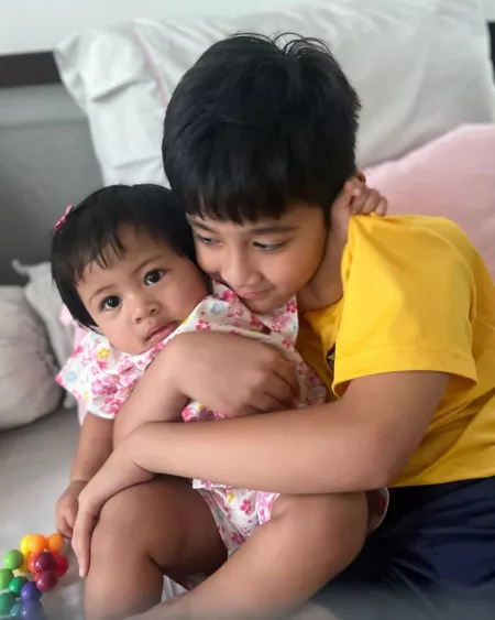 Keakraban Rafathar dan Baby Lily Anak Baru Raffi dan Gigi Keakraban Rafathar dan Baby Lily Anak Raffi dan Gigi (@Raffinagita1717)