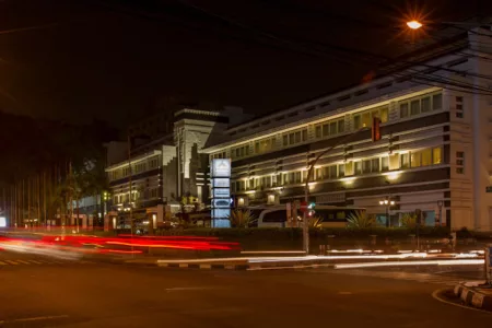 3 Hotel Murah di Kota Bandung yang Strategis, Cocok untuk Staycation Hemat Sejarah Hotel Preanger (grandhotelpreanger.com)