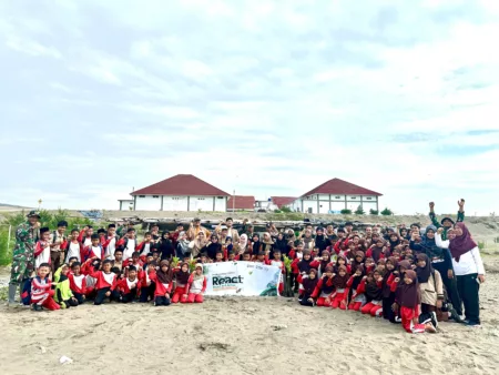 Mahasiswa Telkom University Hijaukan Pesisir Kebumen dengan 300 Mangrove Mahasiswa Telkom University Hijaukan Pesisir Kebumen dengan 300 Mangrove