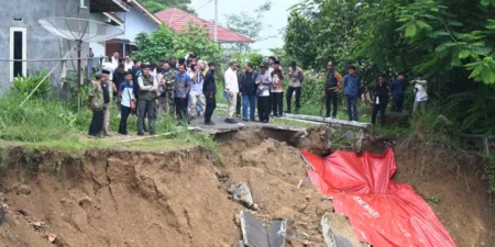 55 Desa di 27 Kecamatan di Kuningan Terdampak Longsor dan Banjir 55 Desa di 27 Kecamatan di Kuningan Terdampak Longsor dan Banjir