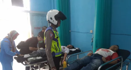 Polsek Kadungora Evakuasi Korban Kecelakaan di Jalan Raya Kadungora Polsek Kadungora Evakuasi Korban Kecelakaan di Jalan Raya Kadungora