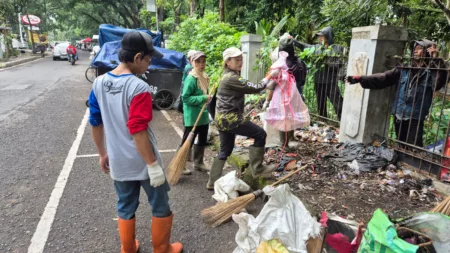 Kecamatan Bandung Wetan Gelorakan Jumat Bersih, Wujudkan Lingkungan Asri Kecamatan Bandung Wetan Gelorakan Jumat Bersih, Wujudkan Lingkungan Asri
