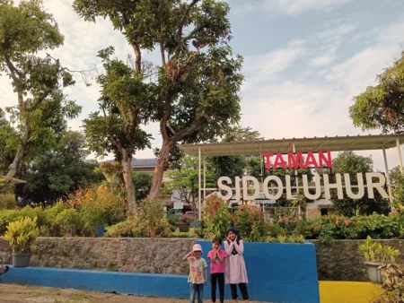 Eksplorasi Taman Sido Luhur: Destinasi Sejuk untuk Rekreasi Keluarga Taman Sidoluhur Tempat bermain anak (Nurul/MG)