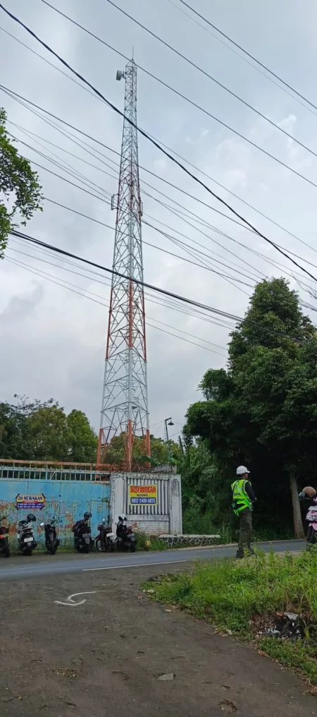 Dianggap Membahayakan, Warga Cipari Bongkar Paksa Tower Protelindo Warga Cipari Bongkar Paksa Tower Protelindo