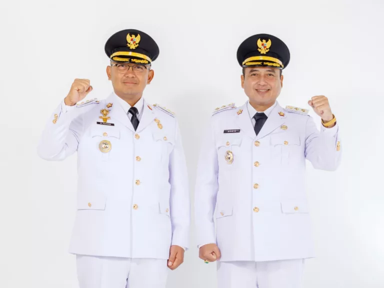 Setahun Kepemimpinan Farhan–Erwin: Bandung Masih Jalan di Tempat? Muhammad Farhan dan Erwin resmi terpilih sebagai Wali Kota dan Wakil Wali Kota Bandung untuk periode 2025-2030