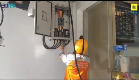 Menyambut Bulan Suci Ramadhan, PLN ULP Bandung Timur Lakukan Perubahan Daya 16,5 kVA ke 82,5 kVA di Indomaret Ahmad Yani 806 Menyambut Bulan Suci Ramadhan, PLN ULP Bandung Timur Lakukan Perubahan Daya 16,5 kVA ke 82,5 kVA di Indomaret Ahmad Yani 806