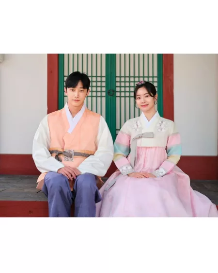 Jung Jinyoung dan Dahyun Bercerita: You Are the Apple of My Eye Jung Jinyoung dan Dahyun TWICE berbicara tentang suasana di lokasi syuting You Are the Apple of My Eye.