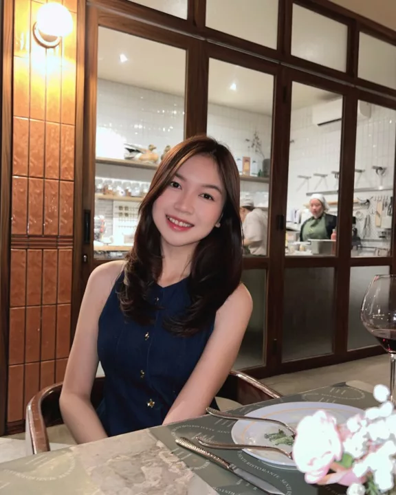 Desty Yufenti Bagikan 7 Langkah Agar Kulit Wajah Cerah dan Glowing Desty Yufenti memberikan tips cara menggunakan skincare dari Bening's