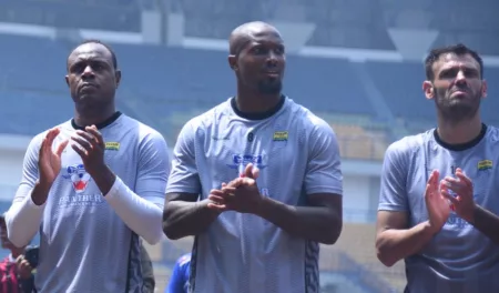 Jelang Persib vs Persija, Kastaneer Terkesan dengan Dukungan Bobotoh Gervane Kastaneer, Terkesanatas dukungan Dari Boboth jelang laga panas Persib vs Persija