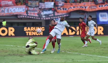 Persija vs Persib : Maung Bandung Curi Point di Patriot, Skor Akhir 2-2 Prediksi Susunan Pemain Persib Bandung vs Persik Kediri, Beckham Putra Main Sejak Awal ?