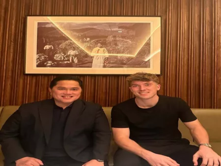 Ole Romeny Belum Cetak Gol di Oxford United, Erick Thohir Tetap Optimis Ketua Umum PSSI, Erick Thohir tak khawatir dengan Ole Romeny yang belum mencetak gol untuk Oxford United