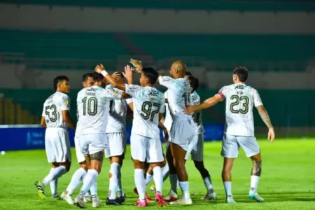 Analisis Persib vs PSIS Semarang, Sujana : Maung Bandung Harus Sapu Bersih, Laga Penentu Menuju Persija Analisis Persib vs PSIS Semarang, Sujana : Maung Bandung Harus Sapu Bersih, Laga Penentu Menuju Persija