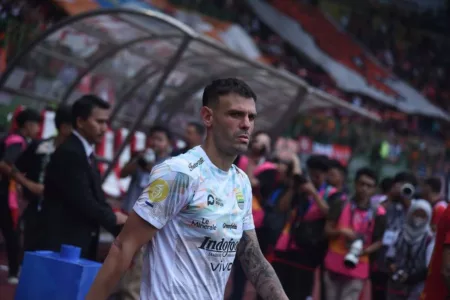 Kondisi Terbaru Tyronne Del Pino Pasca Kerusuhan Suporter di Laga Persija vs Persib Kondisi Tyronne Del Pino membaik pasca kerusuhan suporter di laga Persija vs Persib