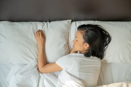 Magnesium dan Kualitas Tidur: Efektif atau Sekadar Tren? Ilustrasi Tidur Nyenyak (Freepik)