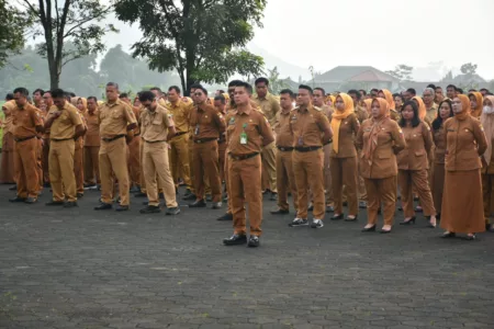 Sekda Sumedang: Efisiensi Anggaran 2025 Tak Kurangi Semangat ASN ASN Pemkab Sumedang Saat Mengikuti Apel Gabungan