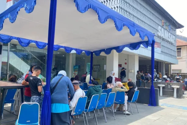 Antrean Panjang Warnai Pemutihan Pajak di Kota Bandung