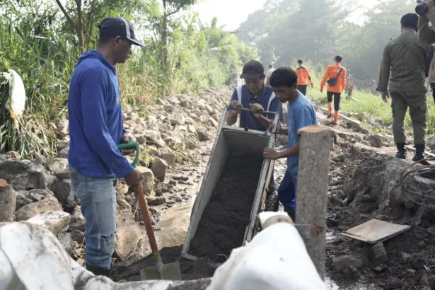 BBWS Citarum Perbaiki Tanggul Cipurut, Pemkab Bandung Tangani Jembatan