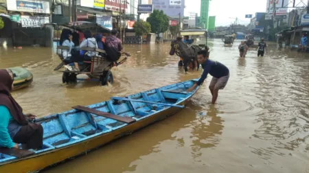 Ketika Malam Turun Bersama Air: Kisah Warga Bojongasih yang Kembali Terendam Banjir Citarum Kembali Meluap, Dayeuhkolot Lumpuh Total