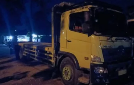 Petunjuk GPS, Polres Purwakarta Tangkap Pencuri Truk di Perempatan Sadang Barang bukti truk yang dibawa kabur pelaku