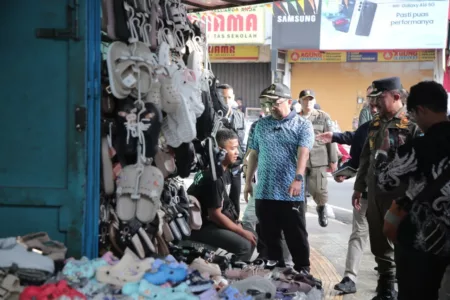 Ultimatum Bupati Garut pada PKL: Tertib atau Ditertibkan? Bupati Garut Berdialog dengan PKL di Jalan Ciledug, Kecamatan Garut Kota