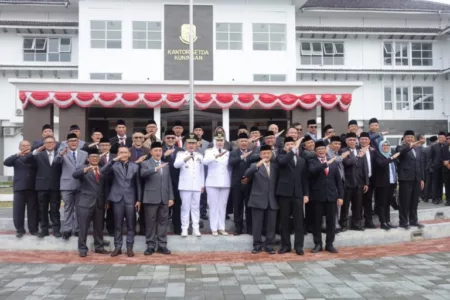Pamit Sebagai Sekda, Dian Rachmat Yanuar Datang Lagi Sudah Jadi Bupati Bupati Kuningan, Dian Rachmat Yanuar, Bersama Jajaran.