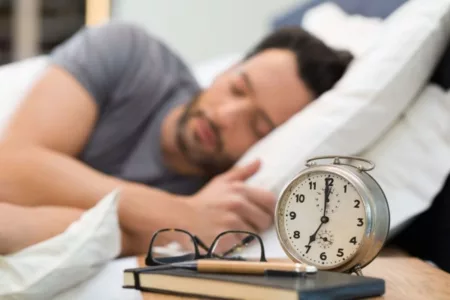 Kurang Tidur Bisa Membuat Emosi Sulit Terkontrol Tidur Berlebihan saat Puasa: Klarifikasi UAH terhadap Hadist Palsu