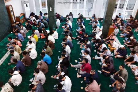 Hukum Sholat Tahajud Setelah Witir di Bulan Ramadhan Menurut Ustaz Abdul Somad Hukum Sholat Tahajud Setelah Witir di Bulan Ramadhan Menurut Ustaz Abdul Somad