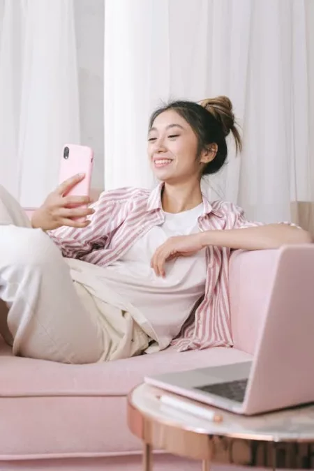 Gen Z Pilih Menabung THR, Generasi Lebih Tua Berbelanja dan Donasi Gen Z Pilih Menabung THR, Generasi Lebih Tua Berbelanja dan Donasi