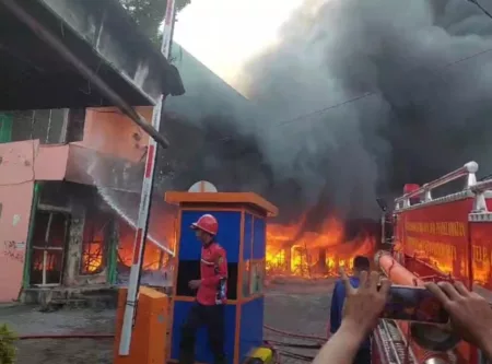 Golden Store Purwakarta Terbakar Hebat, Pedagang Tak Sempat Selamatkan Barang Gedung Golden Store Purwakarta mengalami Kebakaran Hebat