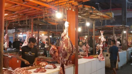 Harga Cabai dan Daging Naik, Bupati Kuningan Lakukan Monitoring Harga Cabai dan Daging di Pasar Naik