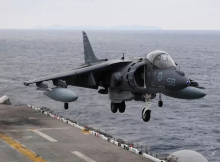 TNI AL Pertimbangkan Akuisisi Jet Tempur AV-8B Harrier II dari Italia Jet Tempur TOVL AV-8B Harrier II
