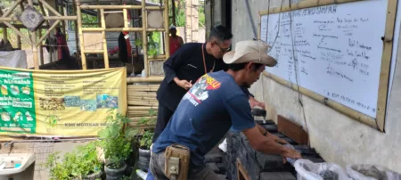 KSM Motekar Mekar Garut Ubah Sampah Jadi Pupuk dan Paving Block KSM Motekar Mekar Garut Ubah Sampah Jadi Pupuk dan Paving Block