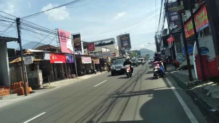 Lalu Lintas di jalur Kadungora-Leles Kabupaten Garut