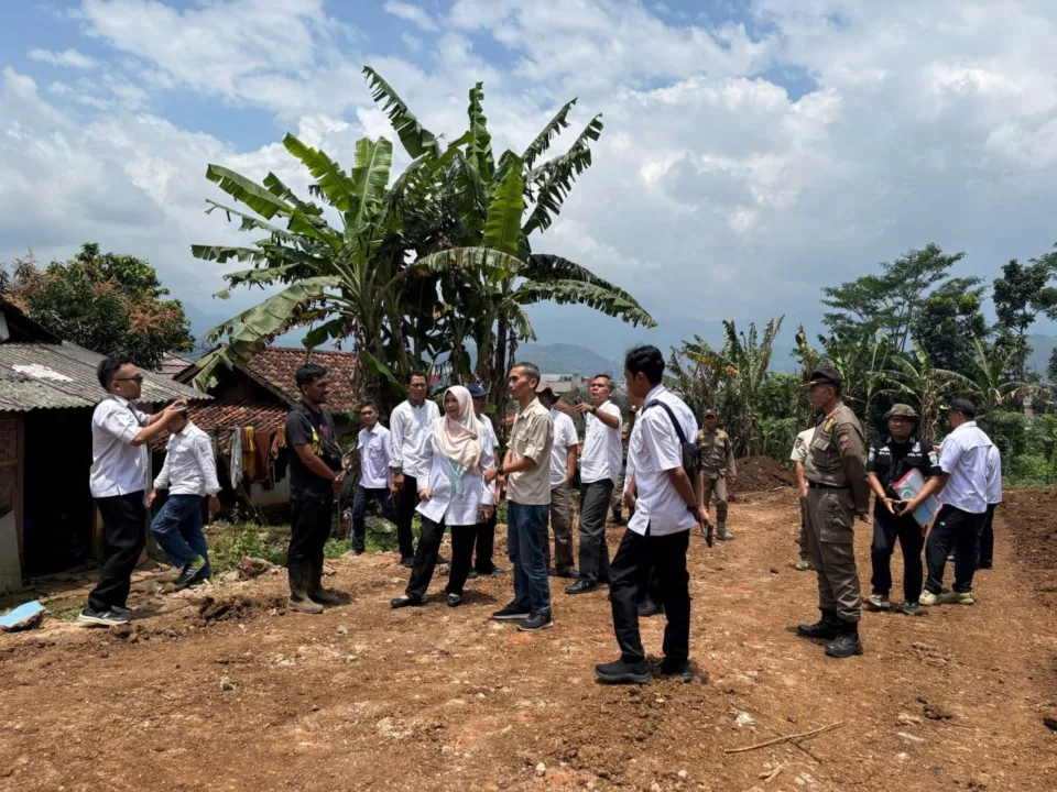 Terbukti Melanggar Aturan, Proyek Perumahan di Gunung Kacapi Akhirnya Ditutup Lokasi Proyek Perumahan yang ditutup Pemkab Sumedang