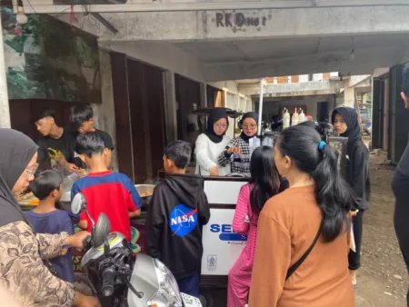 Telor Gulung Laris Manis Jadi Takjil Favorit Selama Bulan Ramadhan Pedagang Telor Gulung diserbu pembeli menjelang buka puasa