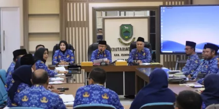 Bupati Kuningan Tegur Keras Kepala UPTD Puskesmas, Minta Pelayanan Dibenahi Pembinaan di Ruang Rapat Linggarjati Setda, Senin, 17 Maret 2025