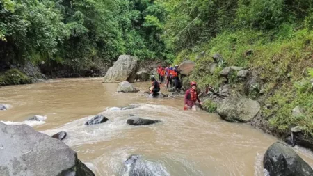 Hari Kelima Pencarian Korban Tenggelam di Sungai Cidongdong, Akbar Belum Juga Ditemukan Akbar yang Tenggelam di Sungai Cidongdong Belum Ditemukan