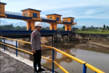 Tinggi Muka Air Bendung Copong Aman, Masyarakat Diminta Tetap Waspada Pintu Air Copong Sungai Cimanuk Kabupaten Garut