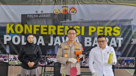 Polda Jabar Ungkap Kasus MinyaKita Tak Sesuai SNI di Subang Dokter Residen Cabul Diduga Bawa Obat Bius Sendiri, Polisi Dalami Motif dan Koordinasi dengan Kejaksaan