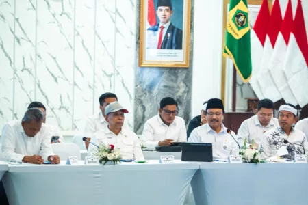 Sekolah Rakyat, Sarana Pendidikan Gratis bagi Anak dari Keluarga Miskin Rapat Koordinasi dan Sosialisasi Pembentukan Sekolah Rakyat Tahun Ajaran 2025/2026 yang digelar di Gedung Serbaguna 1, Sekretariat Daerah Kabupaten Bogor,