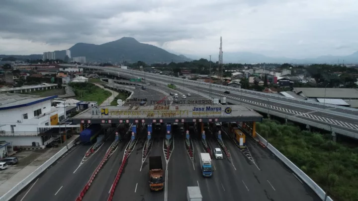 Situasi di Salah satu Pintu Tol
