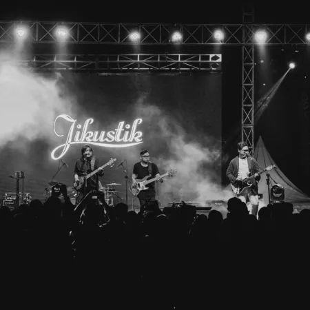 Jikustik merayakan 29 tahun perjalanan dalam dunia musik. Jikustik Anniversari ke 29 (IG/jikustik)